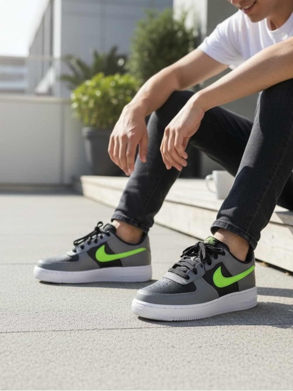 Nike Air Force 1 Low GS Black Smoke Grey Lime Blast Size 5.5Y